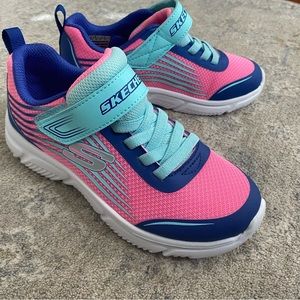 Size 1 Girls Sketchers Microspec Plus sneakers/ New Without Box